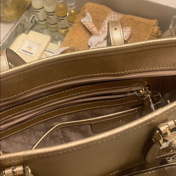 Jet Set Travel Medium Metallic Saffiano Leather - Picture 2 of 7